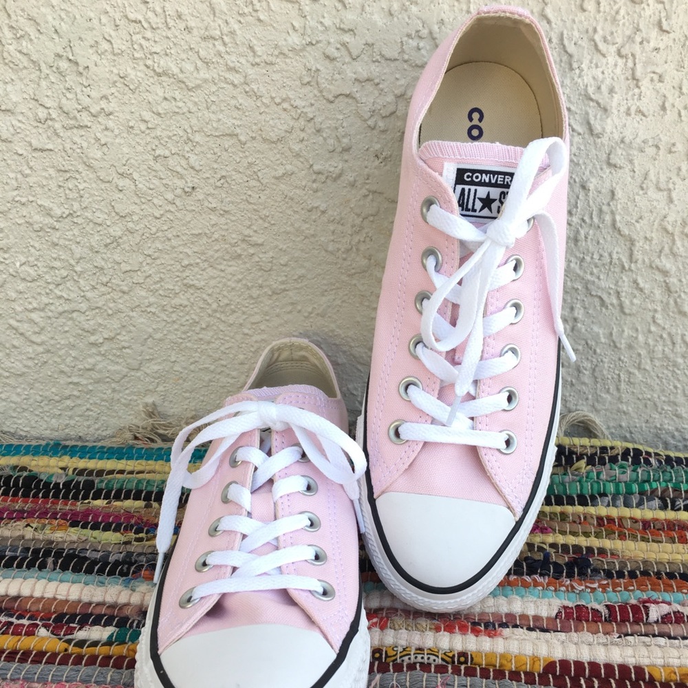 Converse Tennis Shoes